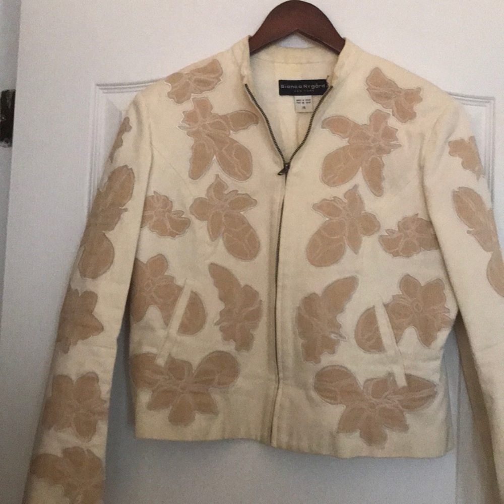Fully fitted located off white and tan jacket